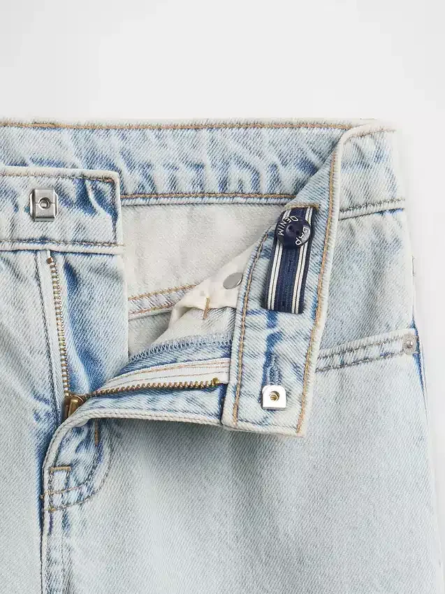 Kinder-Jeans mit hoher Leibhöhe, weitem Bein und Knöchellänge