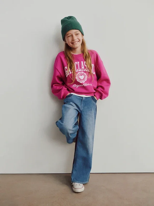 Kinder-Jeans mit hoher Leibhöhe, weitem Bein und Knöchellänge