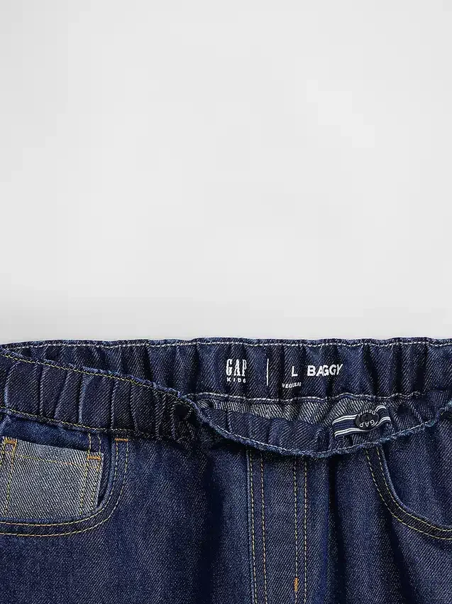 Kinder-Jeans mit niedriger Leibhöhe, lockerem Schnitt und Metallic-Effekt