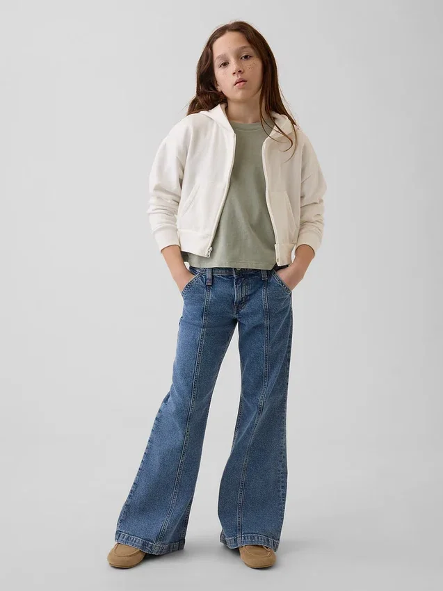 Kinder-Jeans mit niedriger Leibhöhe, Nähten und lockerem Flare-Schnitt