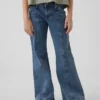 Kinder-Jeans mit niedriger Leibhöhe, Nähten und lockerem Flare-Schnitt