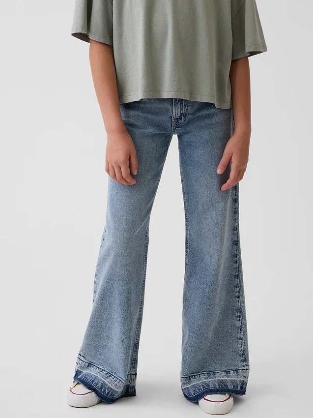 Kinder-Jeans mit niedriger Leibhöhe und lockerem Flare-Schnitt
