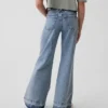 Kinder-Jeans mit niedriger Leibhöhe und lockerem Flare-Schnitt