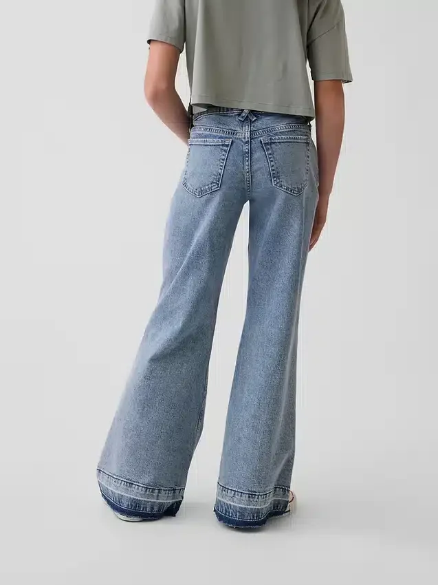 Kinder-Jeans mit niedriger Leibhöhe und lockerem Flare-Schnitt