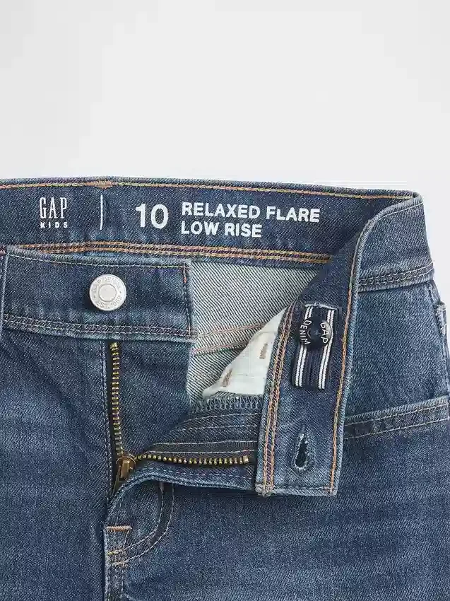 Kinder-Jeans mit niedriger Leibhöhe und lockerem Flare-Schnitt