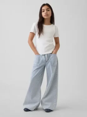 Kinder-Jeans mit niedriger Leibhöhe und lockerer Passform