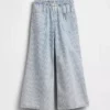 Kinder-Jeans mit niedriger Leibhöhe und lockerer Passform