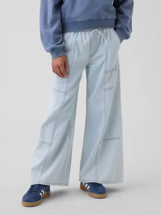 Kinder-Jeans mit niedriger Leibhöhe und lockerer Passform