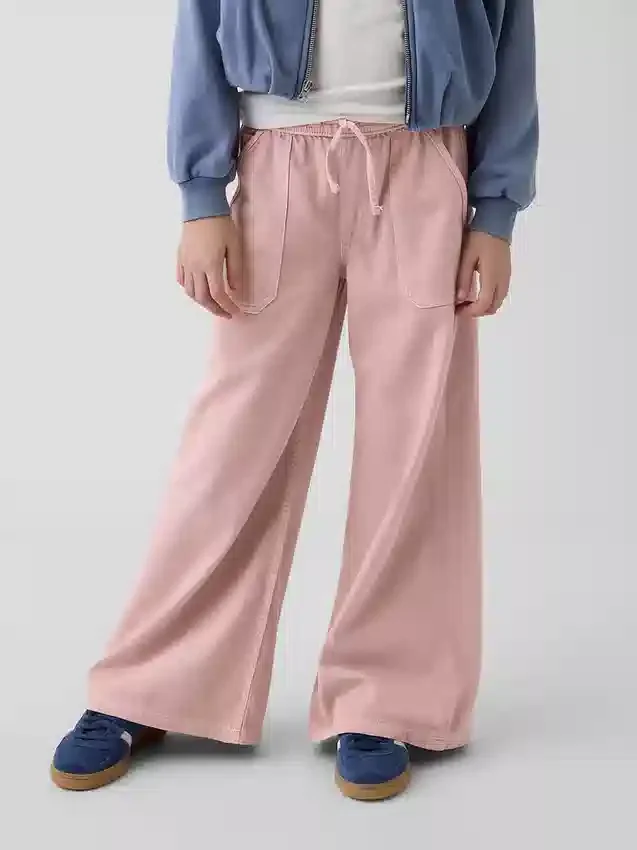 Kinder-Jeans mit niedriger Leibhöhe und lockerer Passform