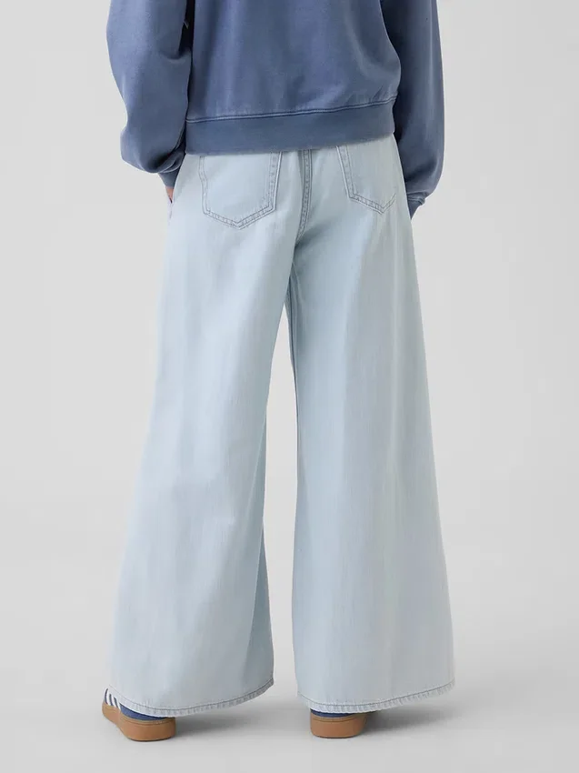Kinder-Jeans mit niedriger Leibhöhe und lockerer Passform