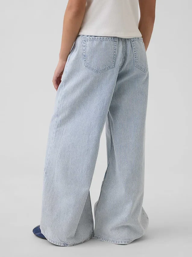 Kinder-Jeans mit niedriger Leibhöhe und lockerer Passform