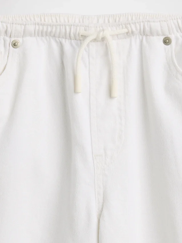 Kinder-Jeans mit niedriger Leibhöhe und lockerer Passform