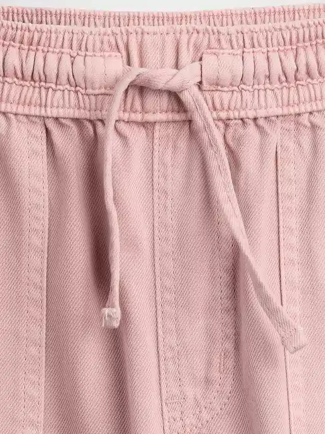 Kinder-Jeans mit niedriger Leibhöhe und lockerer Passform