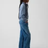 Kinder-Jeans mit niedriger Leibhöhe, weitem Bein und Blumenstickerei