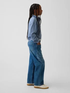 Kinder-Jeans mit niedriger Leibhöhe, weitem Bein und Blumenstickerei