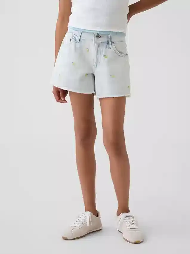 Kinder-Jeans-Shorts mit niedriger Leibhöhe, „Stride“-Stickerei und Zitronenmuster