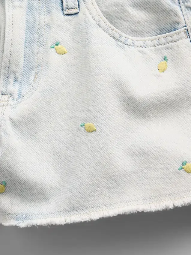Kinder-Jeans-Shorts mit niedriger Leibhöhe, „Stride“-Stickerei und Zitronenmuster