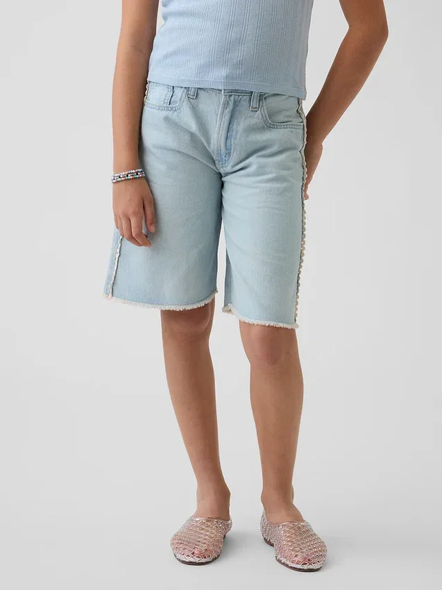 Kinder-Jeans-Shorts mit niedriger Leibhöhe und verlängertem Schnitt