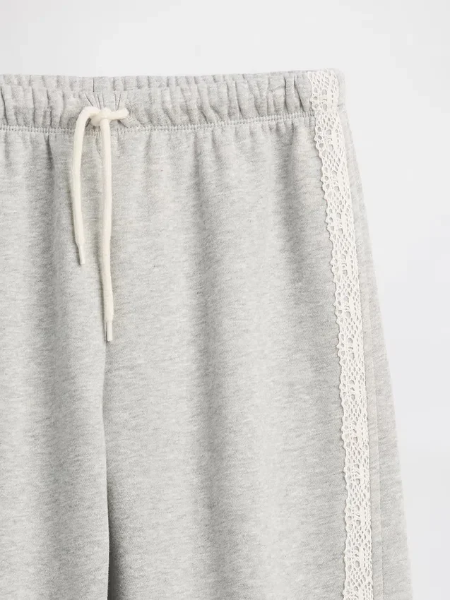 Kinder-Jogginghose „Vintagesoft“ im lockeren Schnitt mit Spitzenbesatz