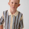 Kinder-Pullover mit Häkelstreifen