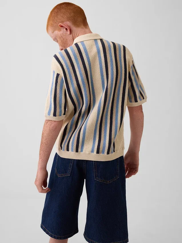 Kinder-Pullover mit Häkelstreifen