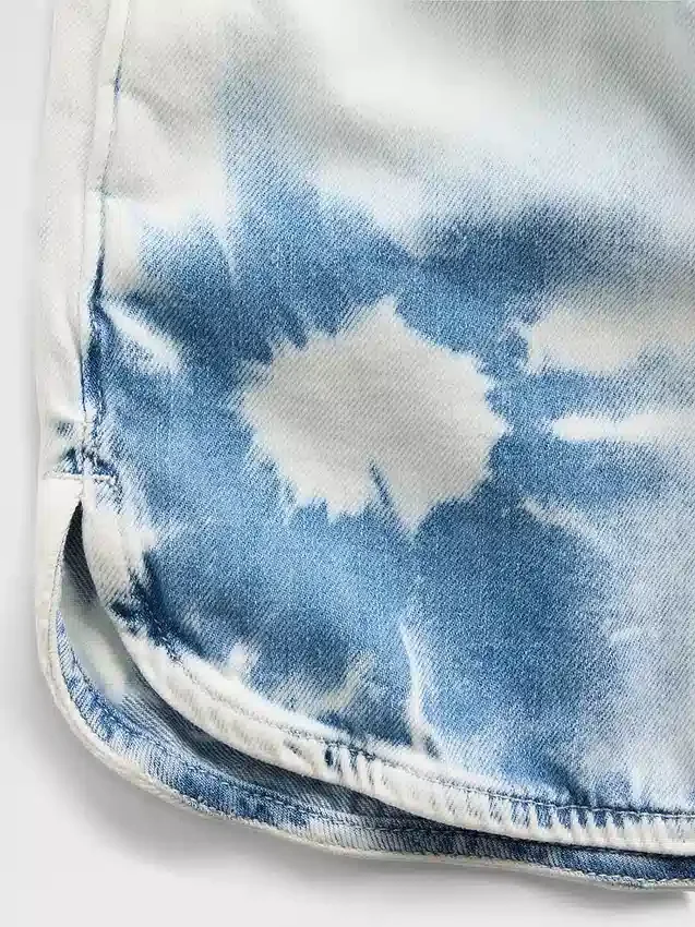 Kinder-Shorts aus Denim mit hoher Leibhöhe und Tie-Dye-Optik