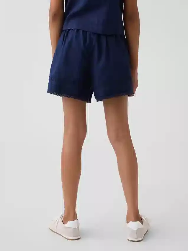 Kinder-Shorts aus Leinen-Baumwolle mit Spitzenbesatz
