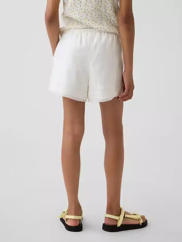 Kinder-Shorts aus Leinen-Baumwolle mit Spitzenbesatz