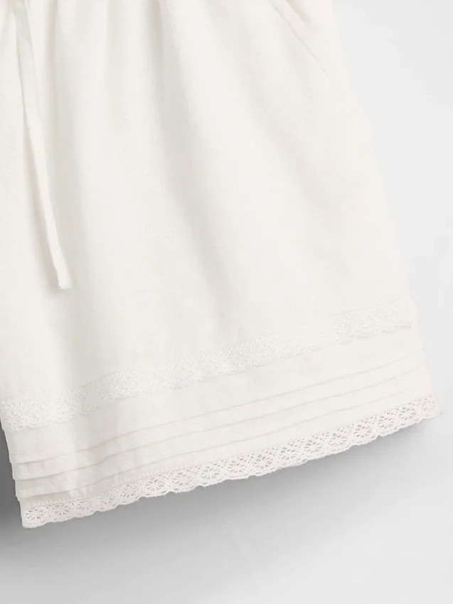 Kinder-Shorts aus Leinen-Baumwolle mit Spitzenbesatz