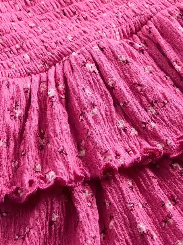 Kinder-Skort aus geknittertem Strick mit Stufenschnitt
