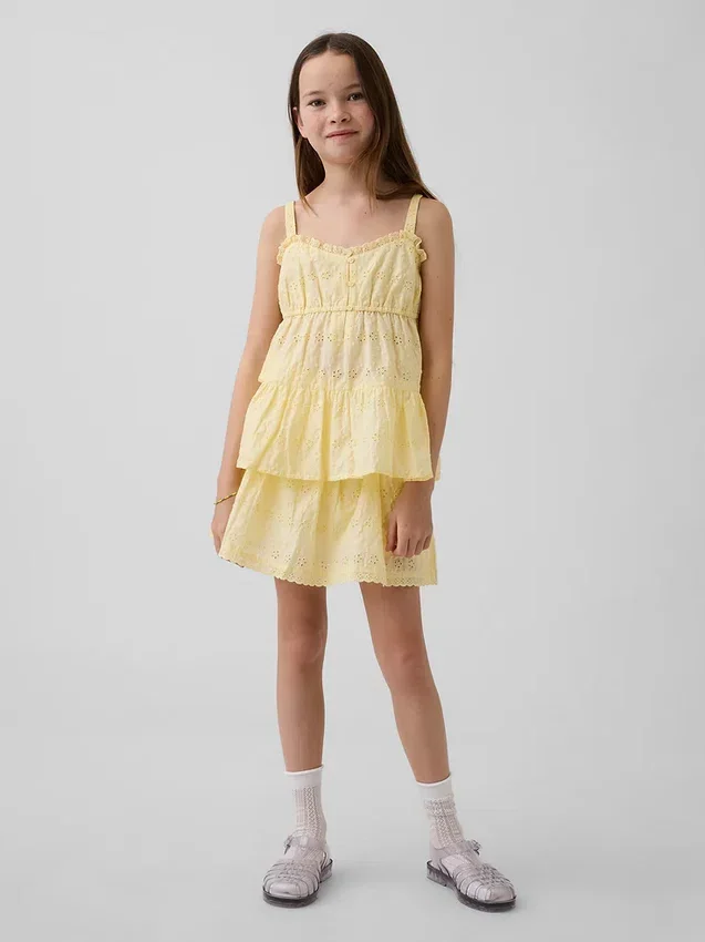 Kinder-Skort mit Lochstickerei und Umschlag