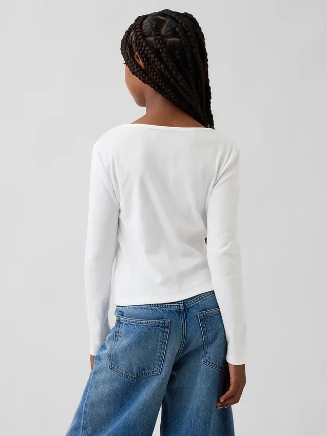 Kinder-T-Shirt mit gekreuztem Vorderverschluss und Schleife