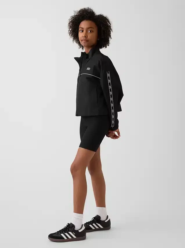 Kinder-Windjacke mit Logo in lockerer Passform