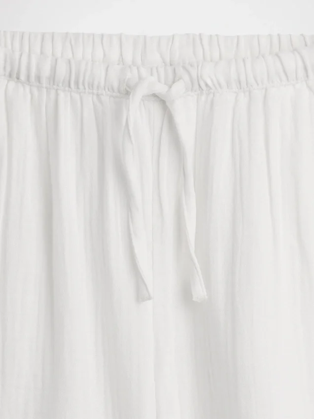 Kinderhose aus Baumwollgaze mit weitem Bein