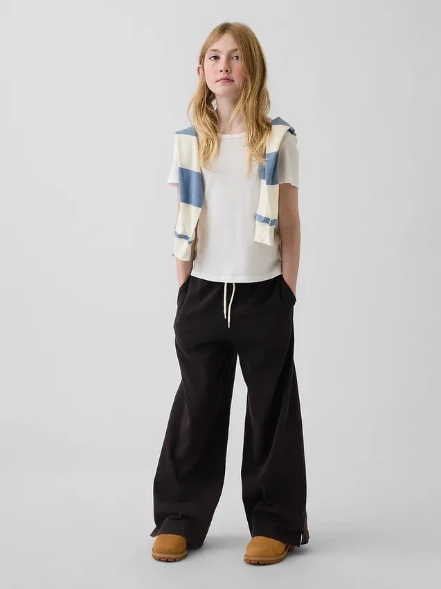 Kinderhose mit weitem Bein im Relaxed-Schnitt