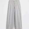 Kinderhose mit weitem Bein im Relaxed-Schnitt