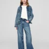 Kinderjeans mit niedriger Leibhöhe, weitem Bein und weitem Schnitt