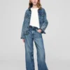 Kinderjeans mit niedriger Leibhöhe, weitem Bein und weitem Schnitt