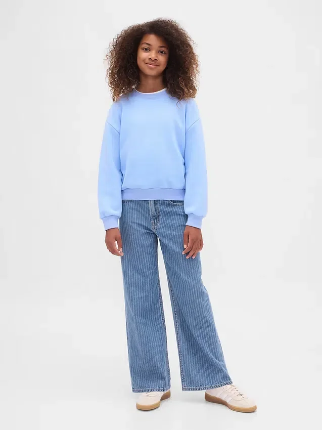 Kinderjeans mit niedriger Leibhöhe, weitem Bein und weitem Schnitt