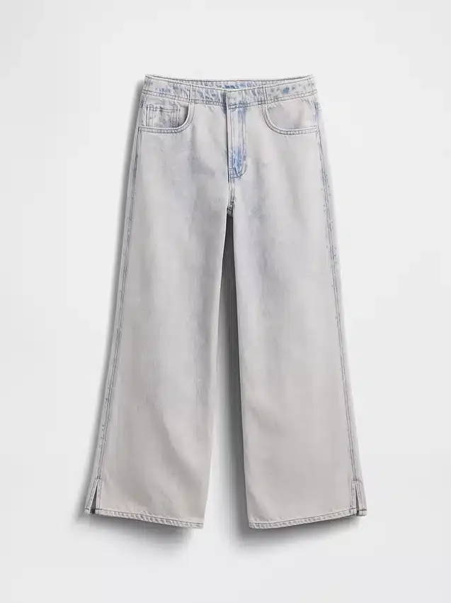 Kinderjeans mit niedriger Leibhöhe, weitem Bein und weitem Schnitt