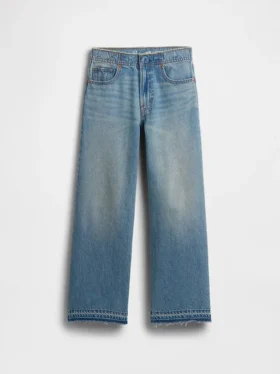 Kinderjeans mit niedriger Leibhöhe, weitem Bein und weitem Schnitt
