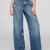 Kinderjeans mit niedriger Leibhöhe, weitem Bein und weitem Schnitt