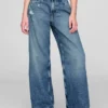 Kinderjeans mit niedriger Leibhöhe, weitem Bein und weitem Schnitt