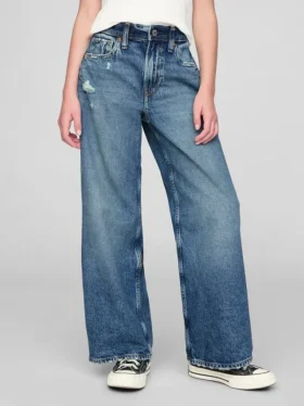 Kinderjeans mit niedriger Leibhöhe, weitem Bein und weitem Schnitt