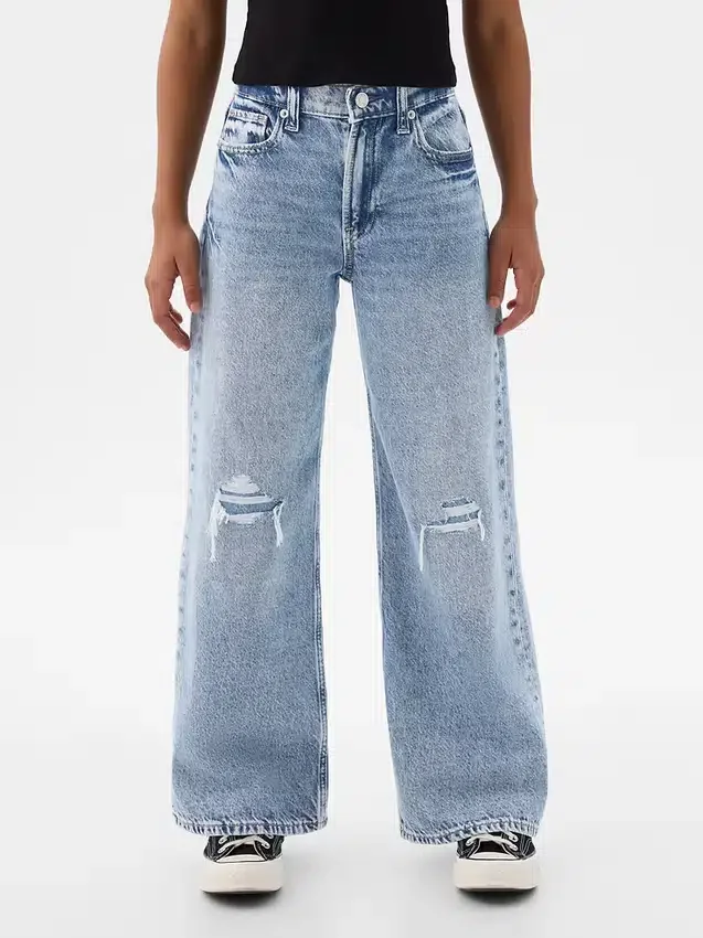 Kinderjeans mit niedriger Leibhöhe, weitem Bein und weitem Schnitt