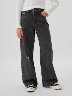Kinderjeans mit niedriger Leibhöhe, weitem Bein und weitem Schnitt