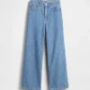 Kinderjeans mit niedriger Leibhöhe, weitem Bein und weitem Schnitt