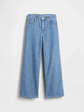 Kinderjeans mit niedriger Leibhöhe, weitem Bein und weitem Schnitt