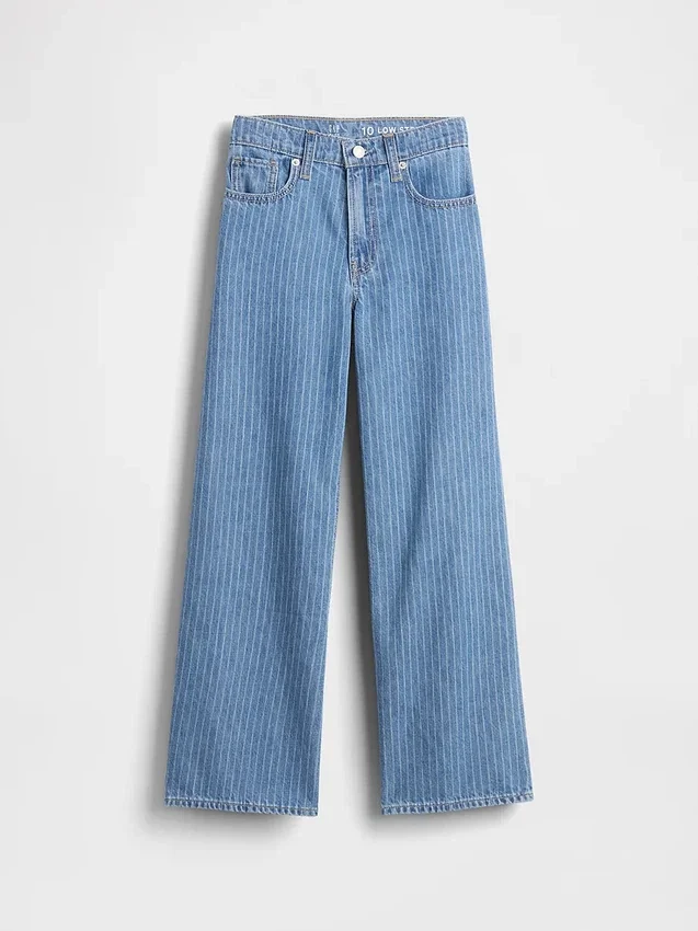 Kinderjeans mit niedriger Leibhöhe, weitem Bein und weitem Schnitt