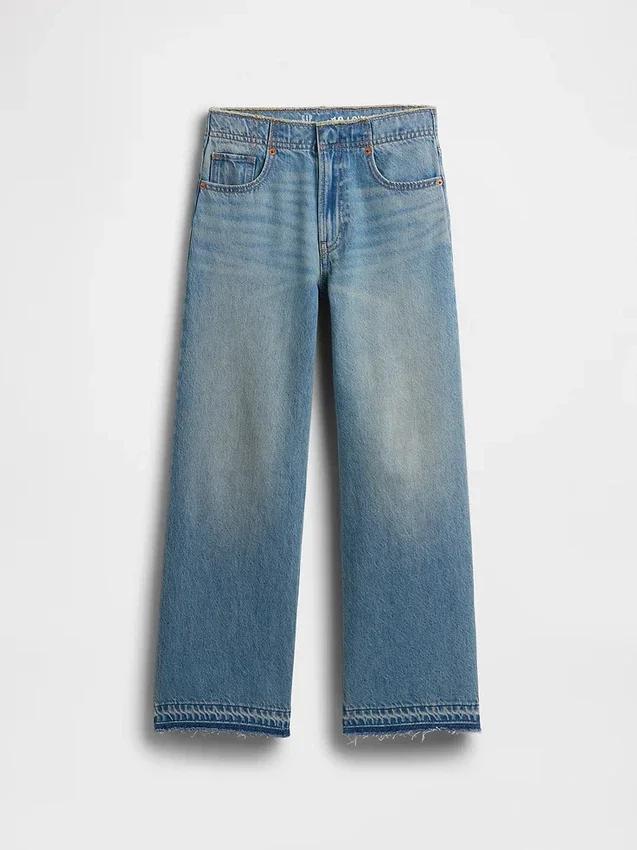 Kinderjeans mit niedriger Leibhöhe, weitem Bein und weitem Schnitt